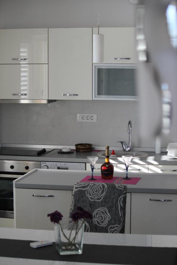 Chic Apartment In The City Center By The Sea Tivat Exterior photo