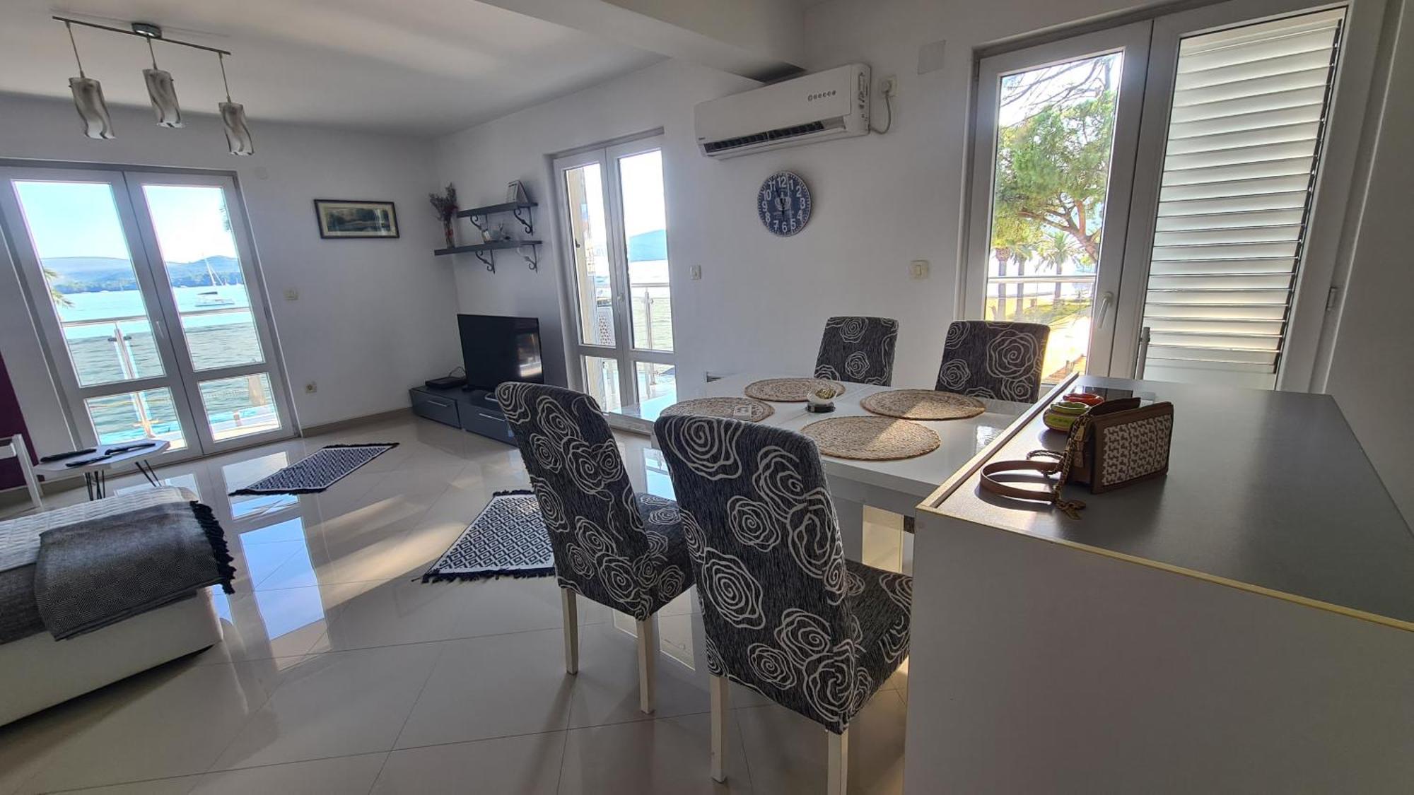 Chic Apartment In The City Center By The Sea Tivat Exterior photo